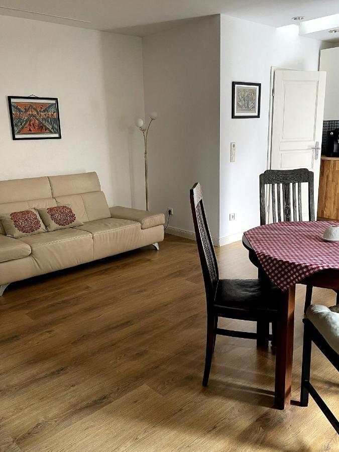 Fewo Im Kneipenviertel Altkoetzschenbroda ราเดอบอยล์ ภายนอก รูปภาพ